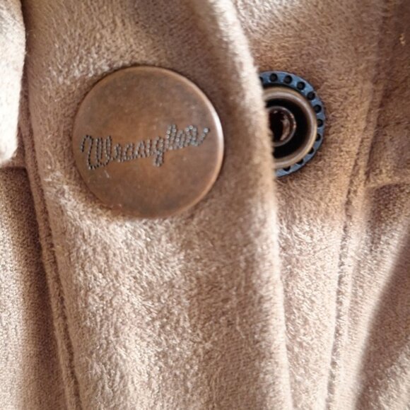 BNWT Beautiful Wrangler Soft Ruffled Velvety Light Brown Snap Shirt Size M - Picture 6 of 13